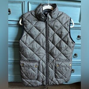 LIKE NEW HERRINGBONE VEST WITH FRONT ZIPPER N POCKETS